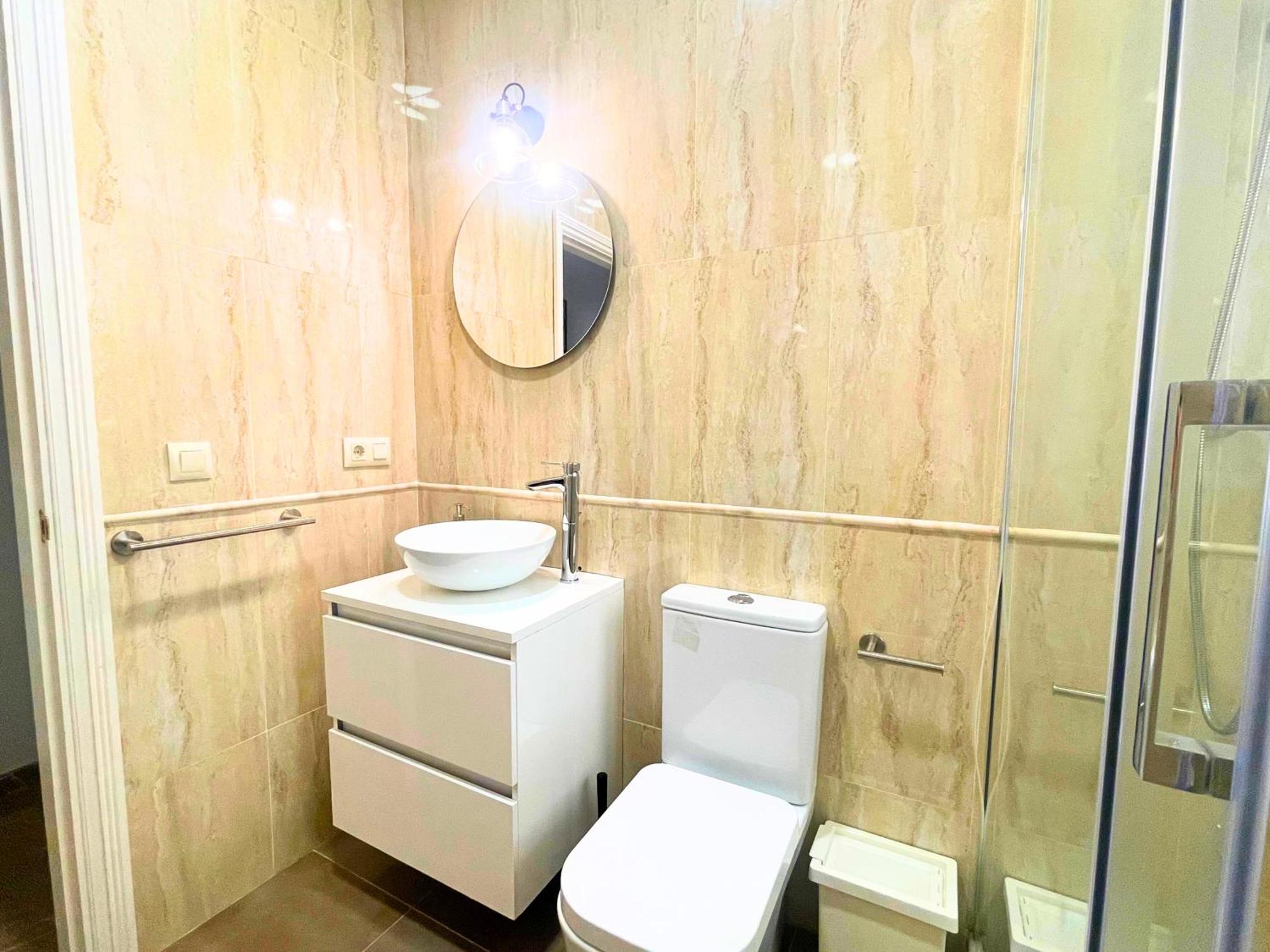 Home4u Gran Via Luxury Apartment *